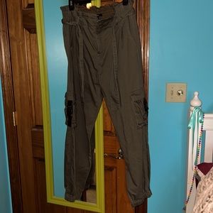High waisted cargo pants with belt
